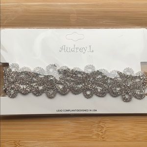 Rhinestone flower choker